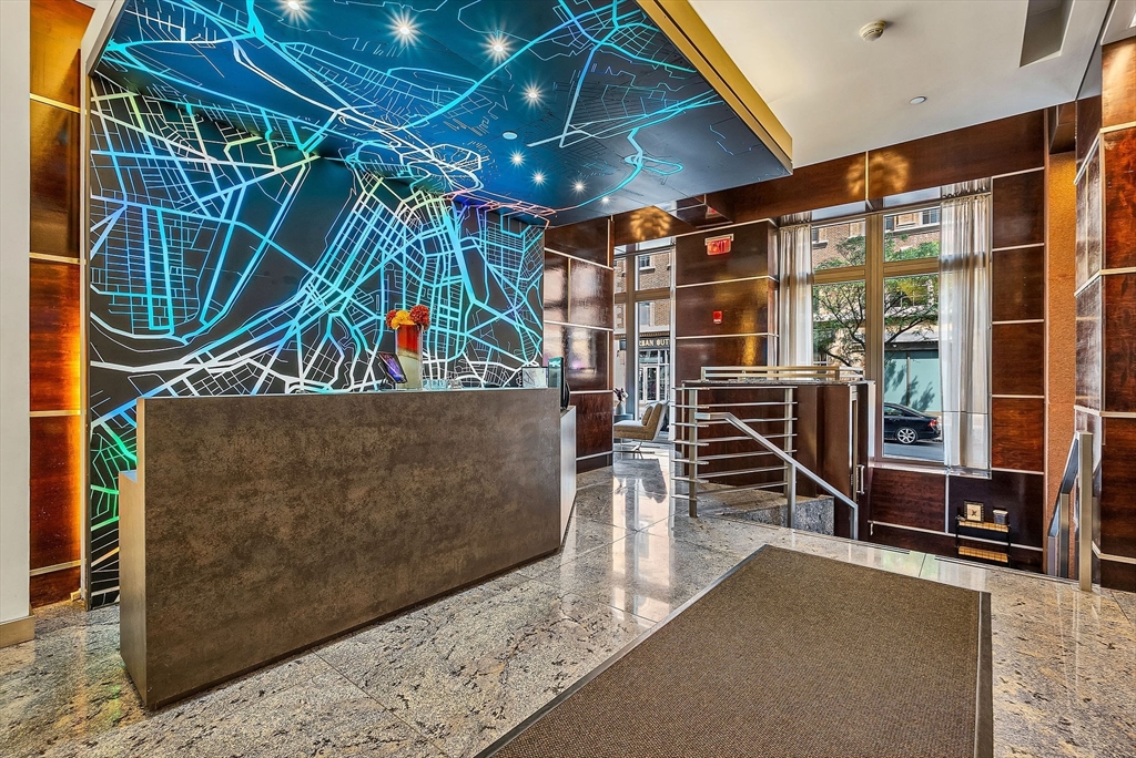 360 Newbury Street Unit: PH807