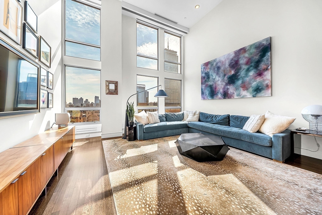 360 Newbury Street Unit: PH807