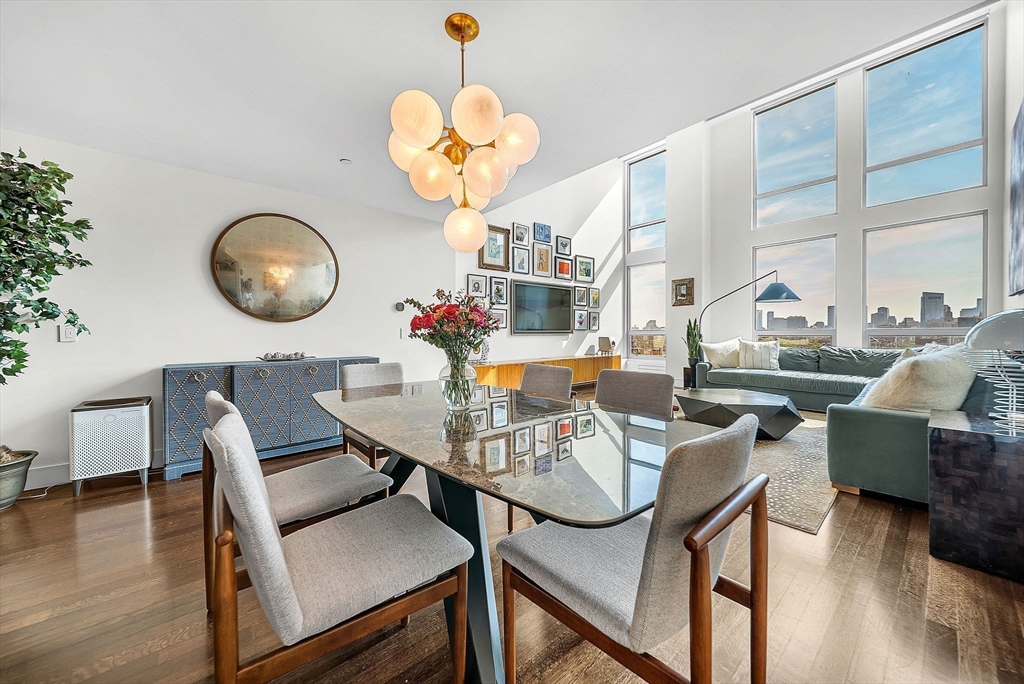 360 Newbury Street Unit: PH807