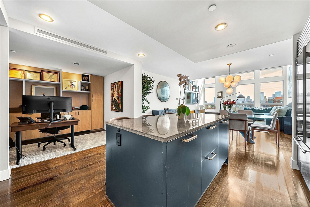 360 Newbury Street Unit: PH807