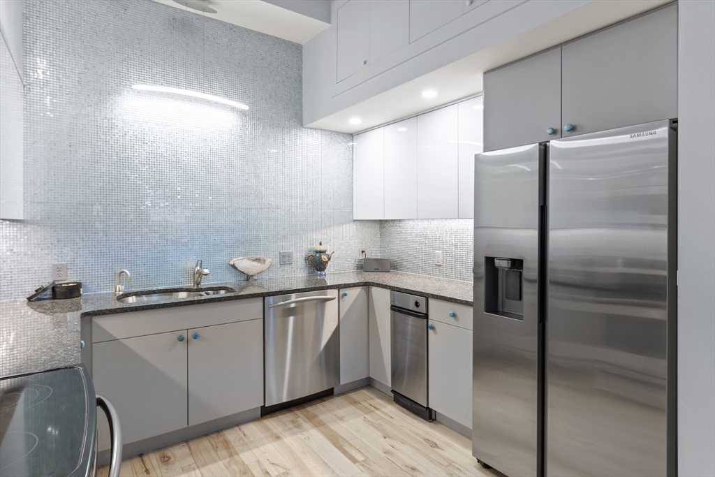 111 Beach St # 3E