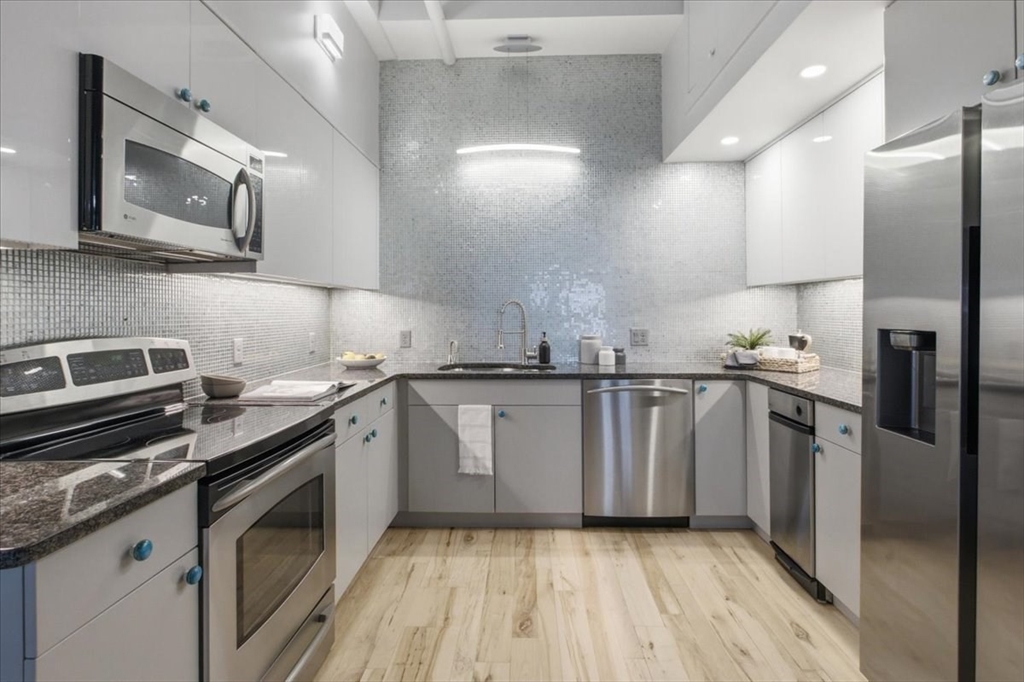 111 Beach St # 3E