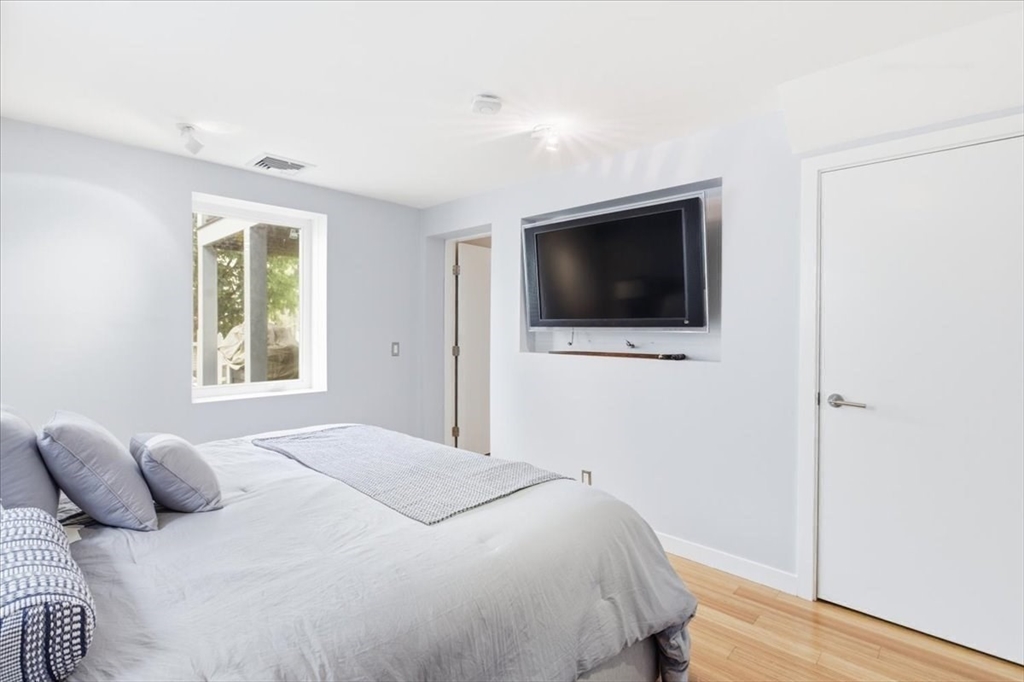 96 Seaverns Ave # 1