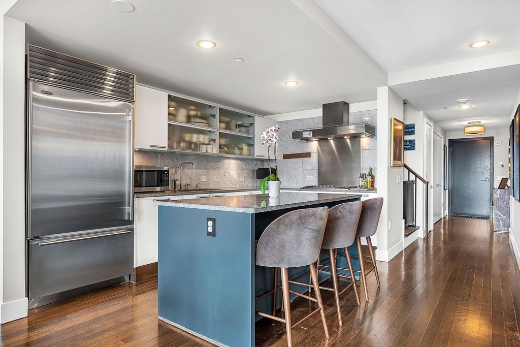 360 Newbury Street Unit: PH807