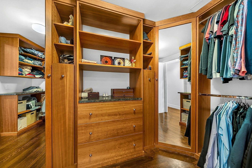 360 Newbury Street Unit: PH807