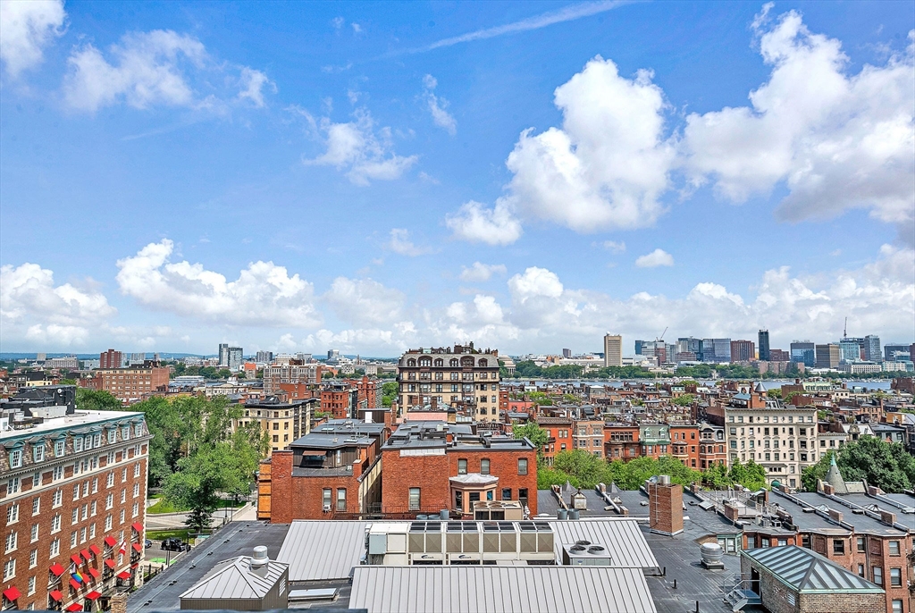 360 Newbury Street Unit: PH807