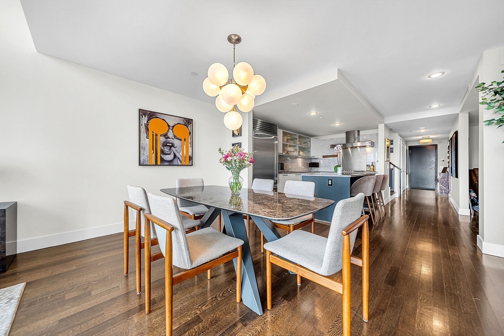 360 Newbury Street Unit: PH807