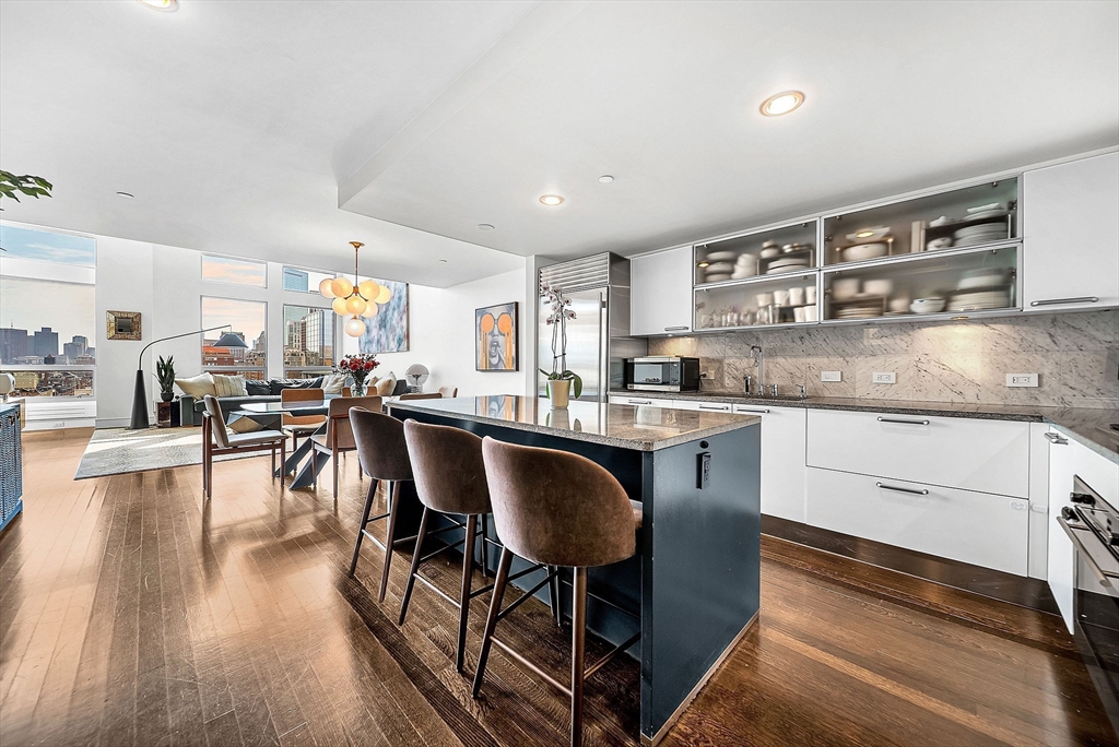 360 Newbury Street Unit: PH807