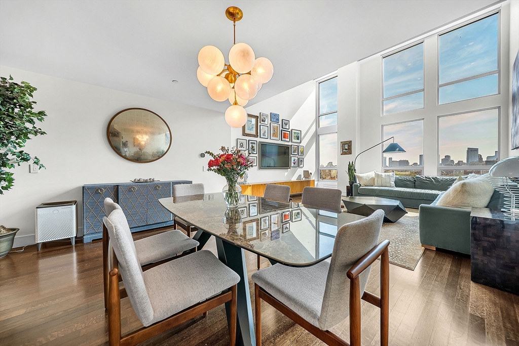 360 Newbury Street Unit: PH807
