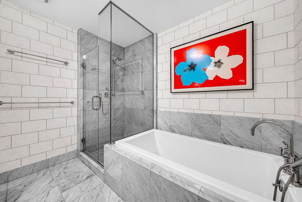 360 Newbury Street Unit: PH807