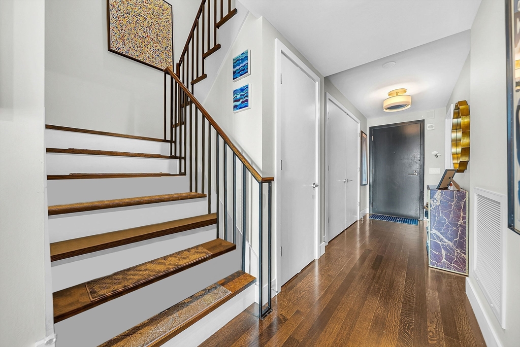 360 Newbury Street Unit: PH807