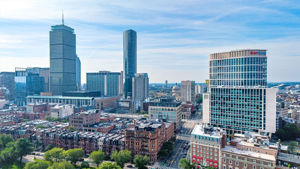 360 Newbury Street Unit: PH807