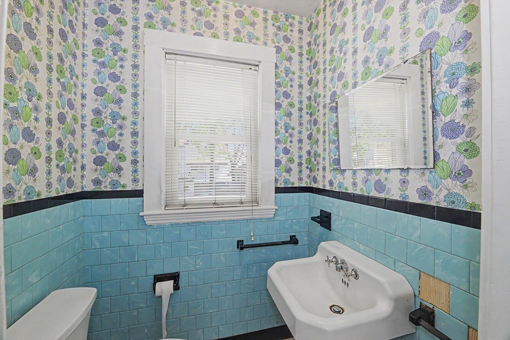 38 Monponset St