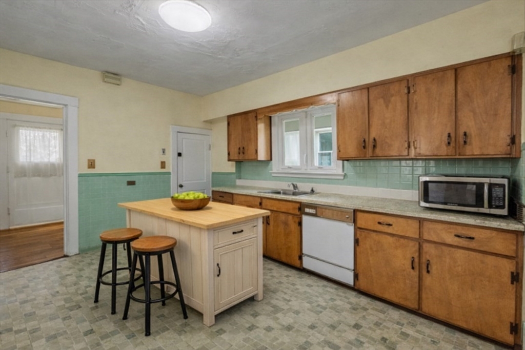 38 Monponset St