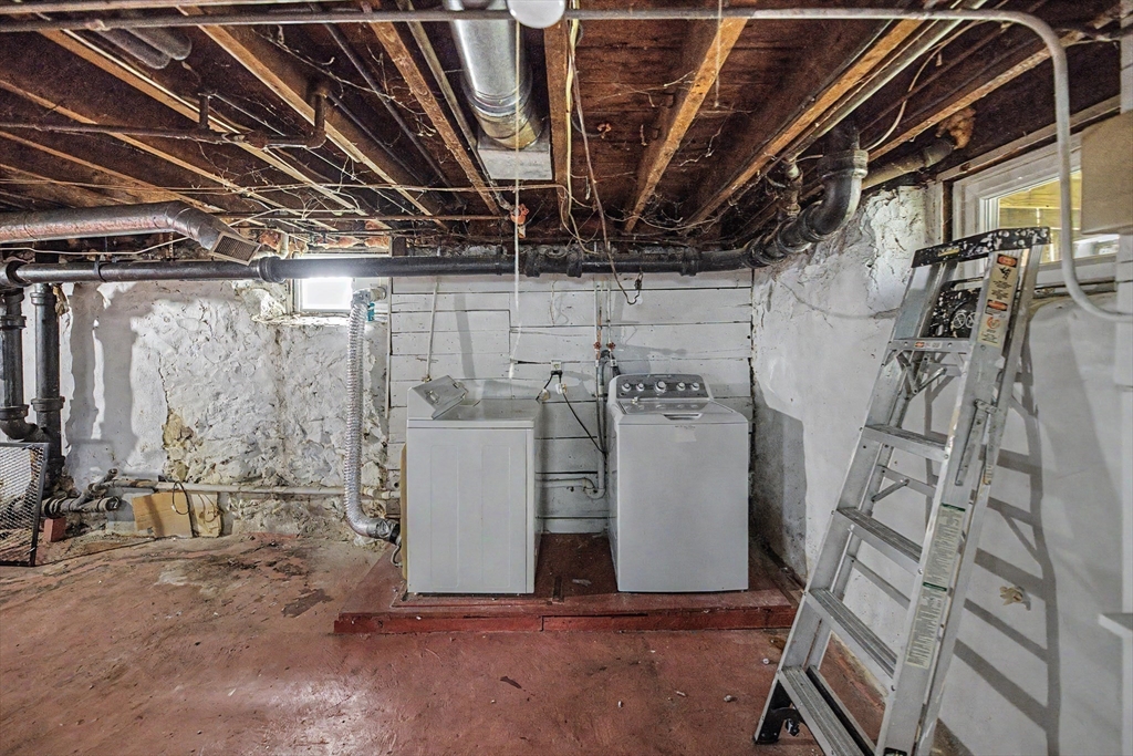 38 Monponset St