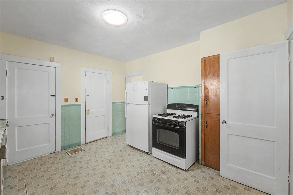 38 Monponset St