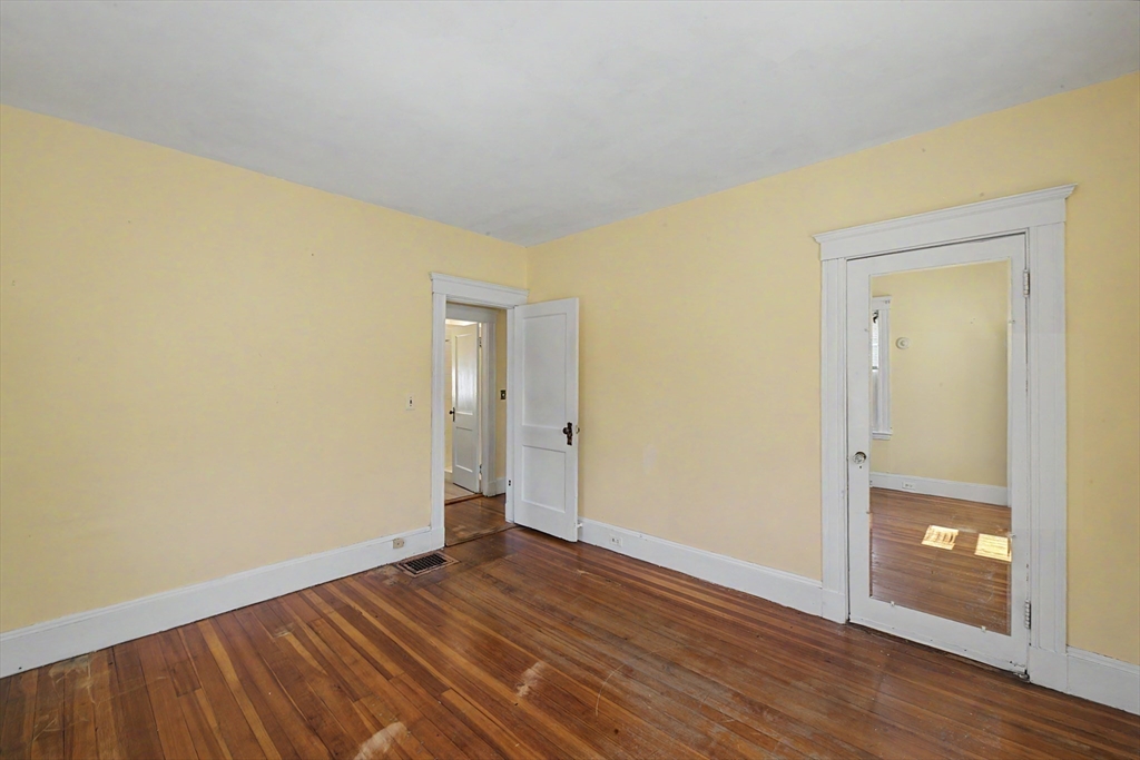 38 Monponset St