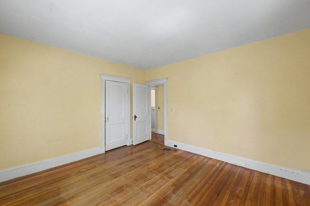 38 Monponset St