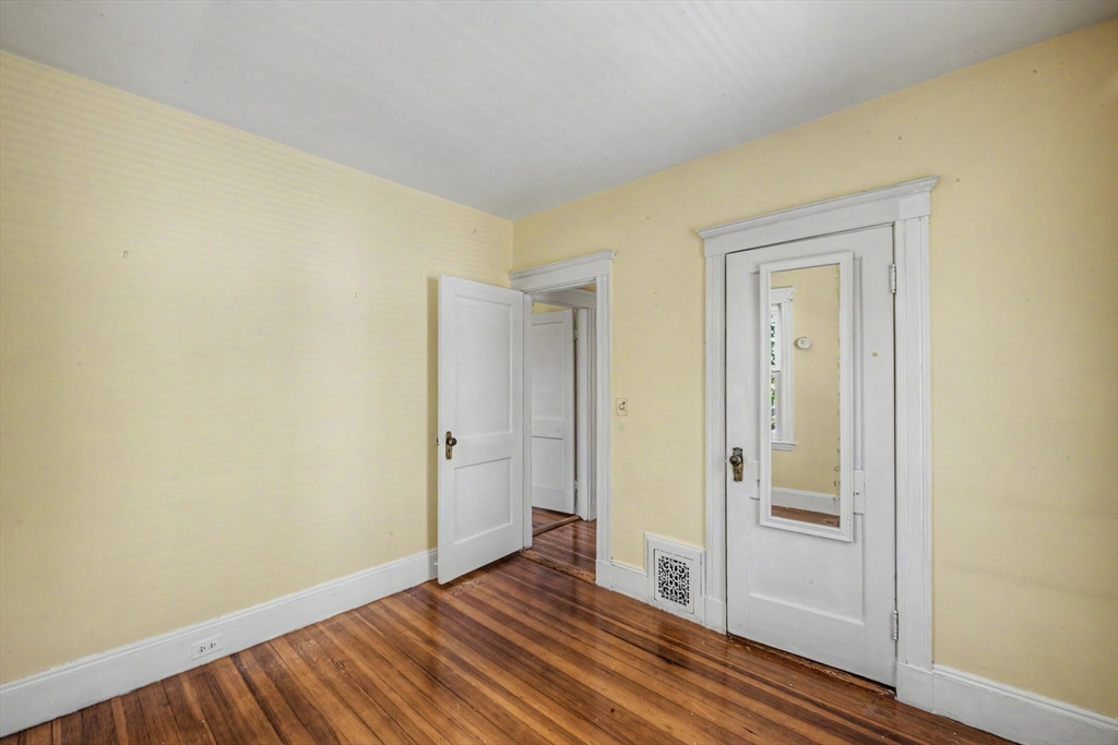 38 Monponset St