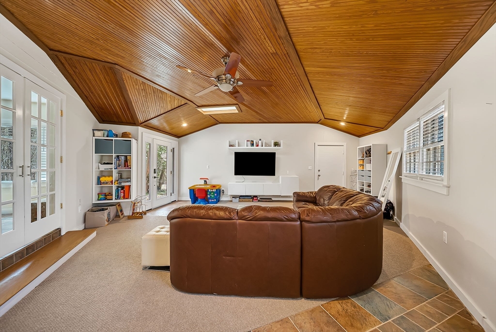 103 Newtown Rd