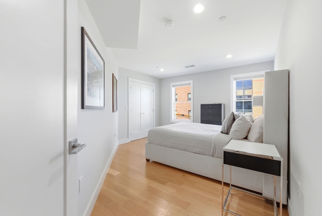 469 E 4th St # 2