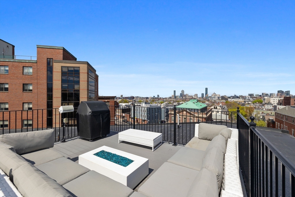 469 E 4th St # 2