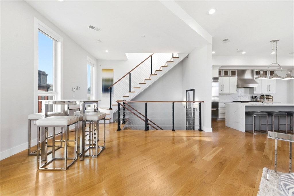 469 E 4th St # 2