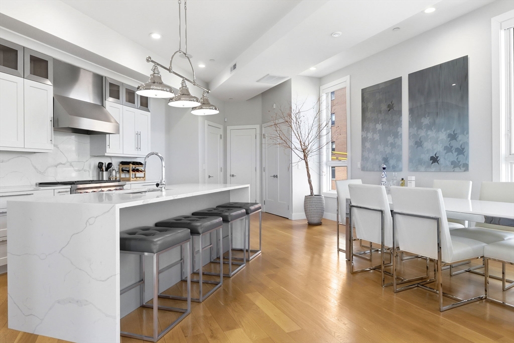 469 E 4th St # 2