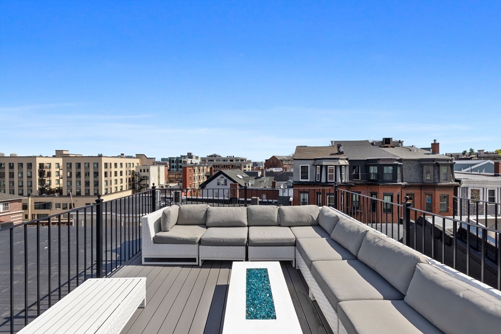 469 E 4th St # 2
