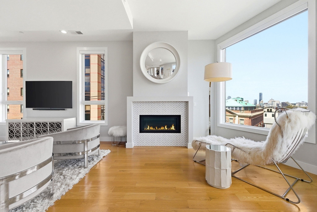 469 E 4th St # 2