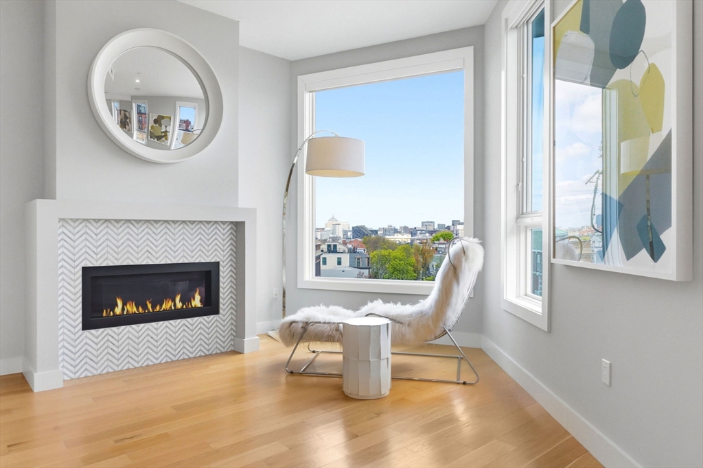 469 E 4th St # 2
