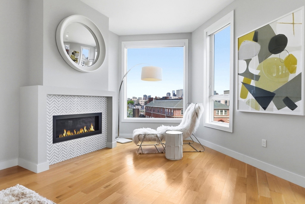 469 E 4th St # 2