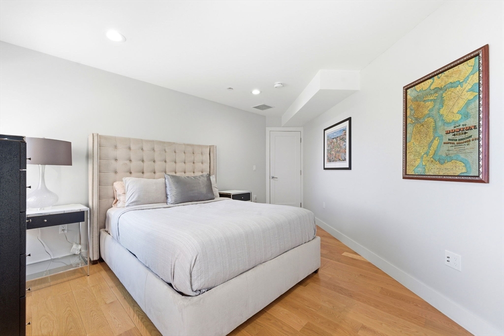 469 E 4th St # 2