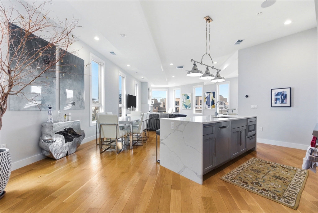 469 E 4th St # 2