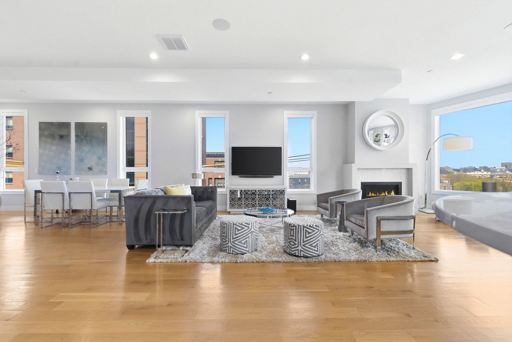 469 E 4th St # 2