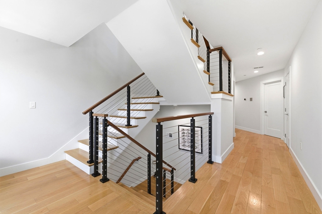 469 E 4th St # 2