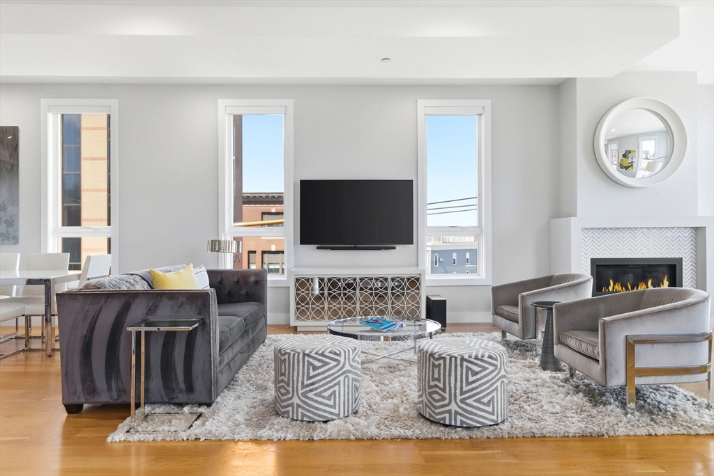 469 E 4th St # 2