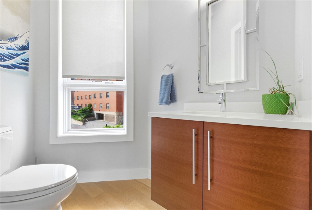 469 E 4th St # 2