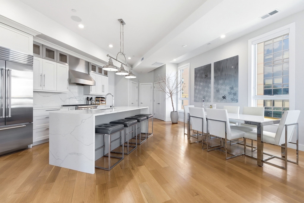 469 E 4th St # 2