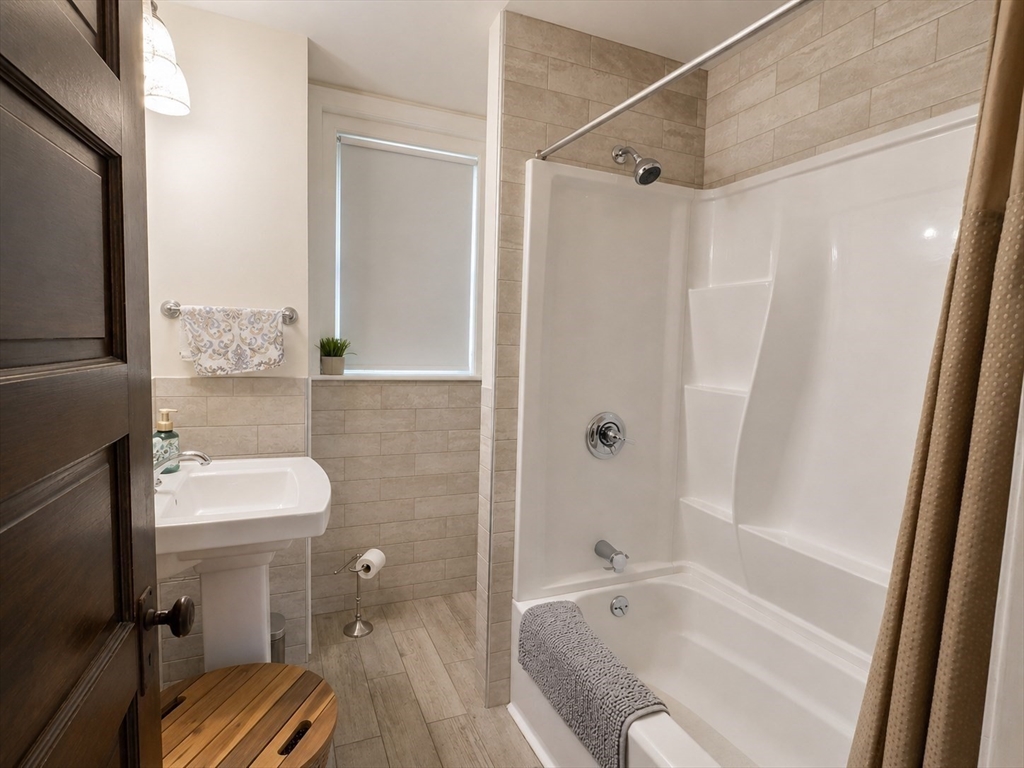 25-27 Florence Ave # 2