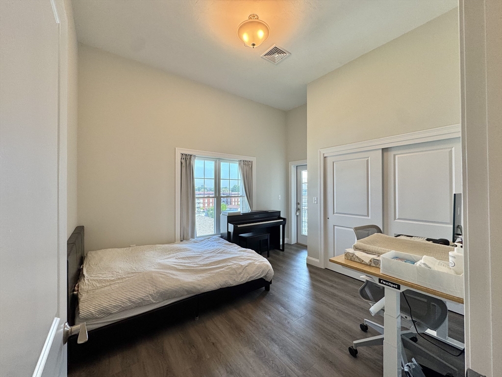 320 Middlesex Ave # D405