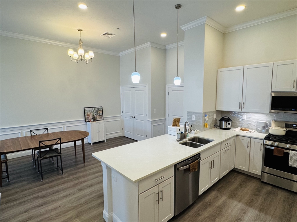 320 Middlesex Ave # D405