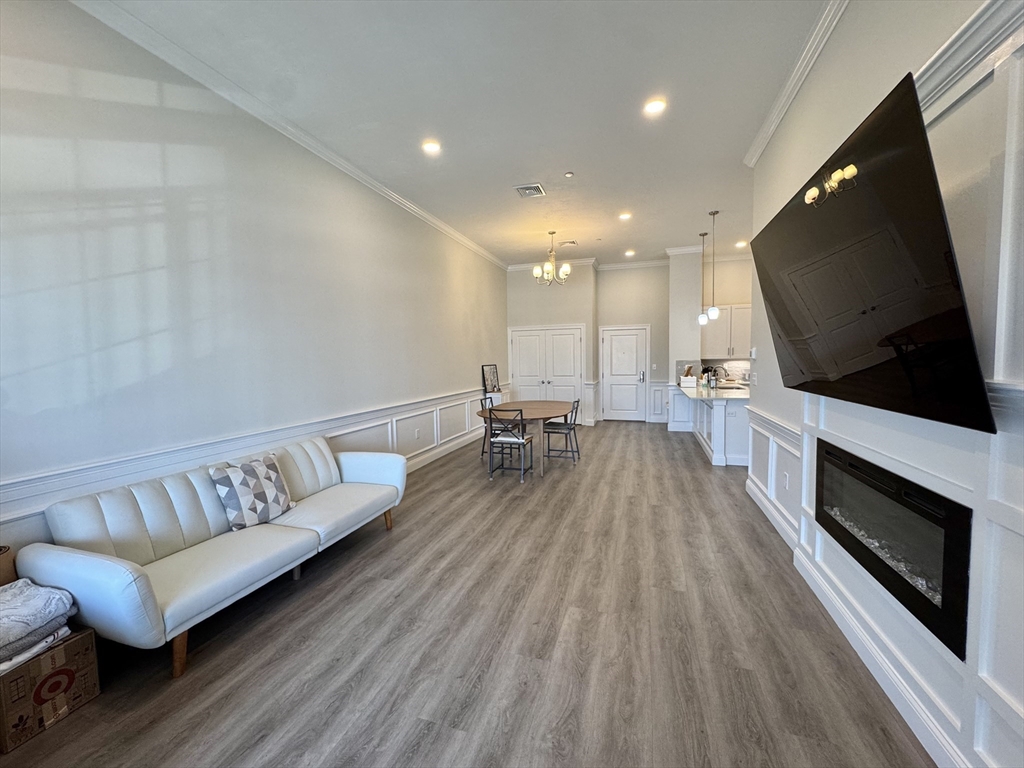 320 Middlesex Ave # D405
