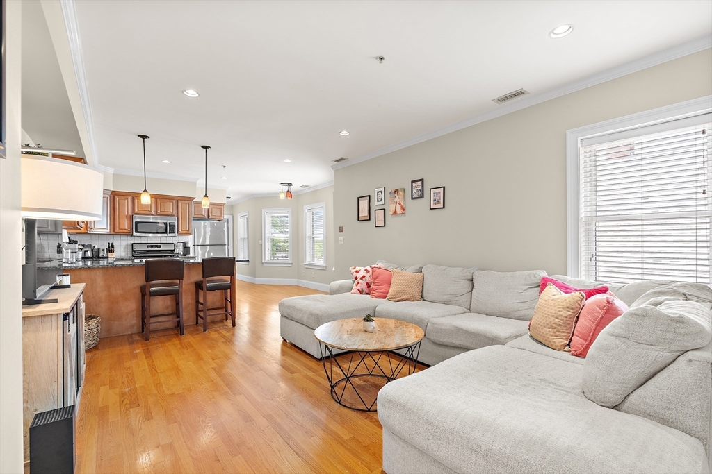 17 Robbins St # 1 Unit: 3-1