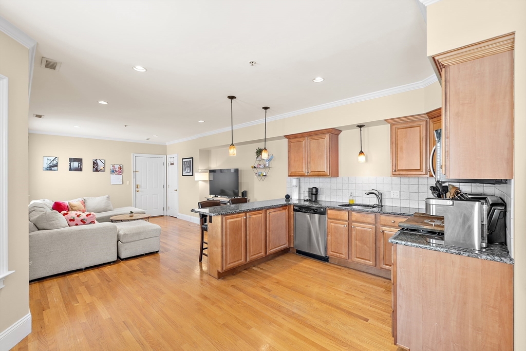 17 Robbins St # 1 Unit: 3-1