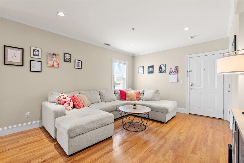 17 Robbins St # 1 Unit: 3-1