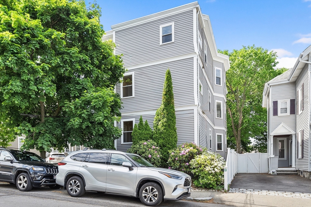 17 Robbins St # 1 Unit: 3-1