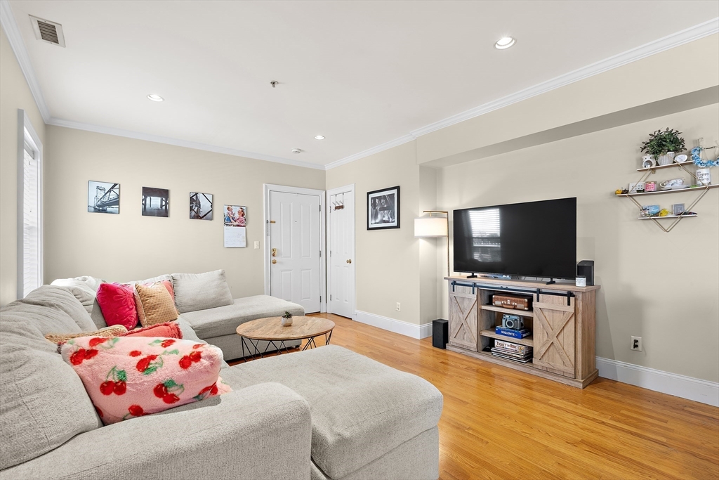 17 Robbins St # 1 Unit: 3-1