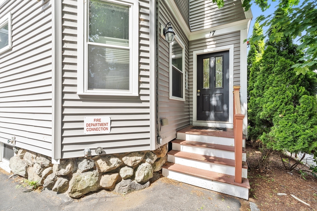 17 Robbins St # 1 Unit: 3-1