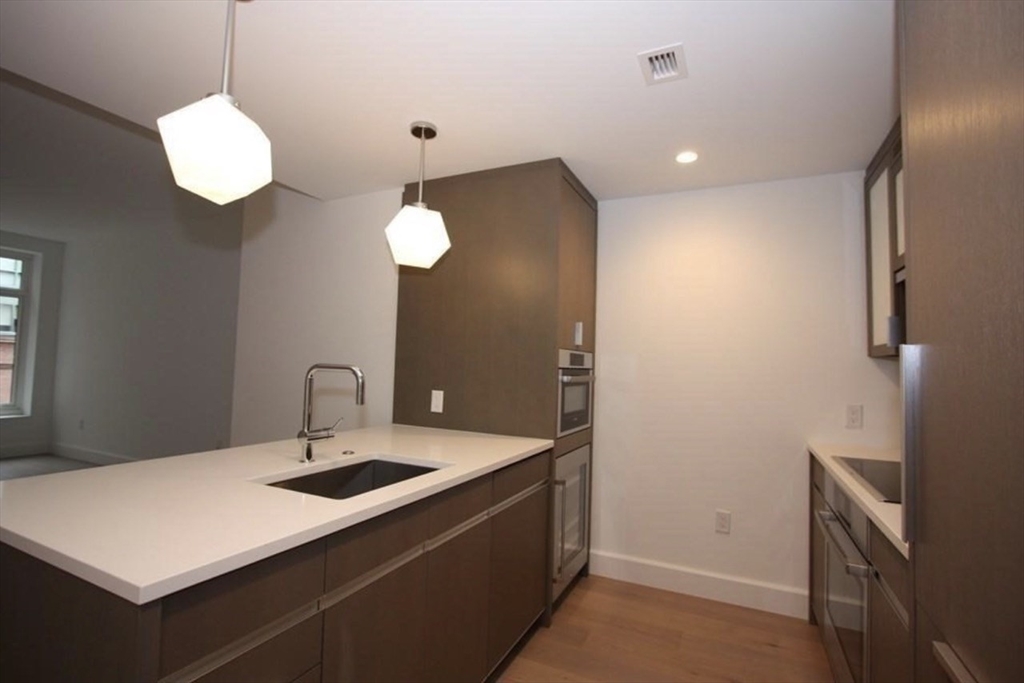 100 Lovejoy Wharf # 10M